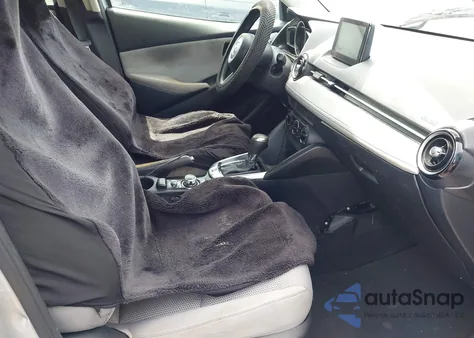 2019 Toyota Yaris Le z USA, uszkodzony, nr VIN 3MYDLBYV6KY516605